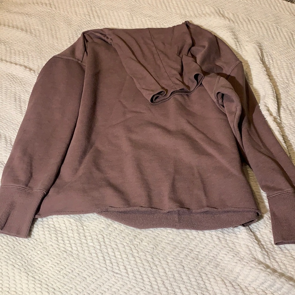Size Small Mauve Colored Turtleneck Sweatshirt from American Eagle